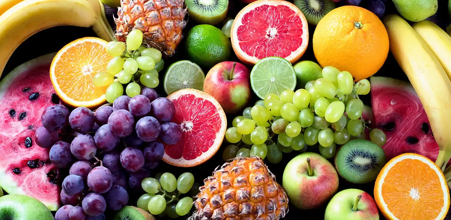 ¿Es bueno o es malo comer fruta de noche? La realidad detrás
