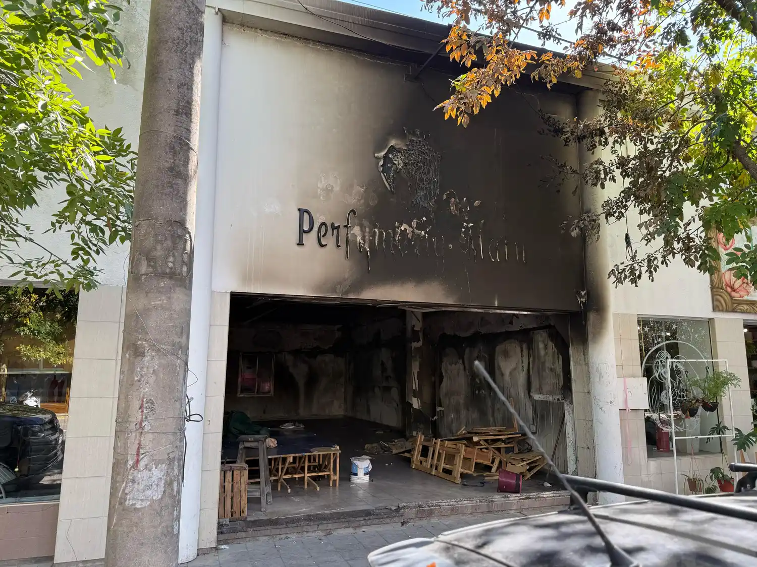 Video exclusivo: así incendiaron la perfumería de calle Iturraspe