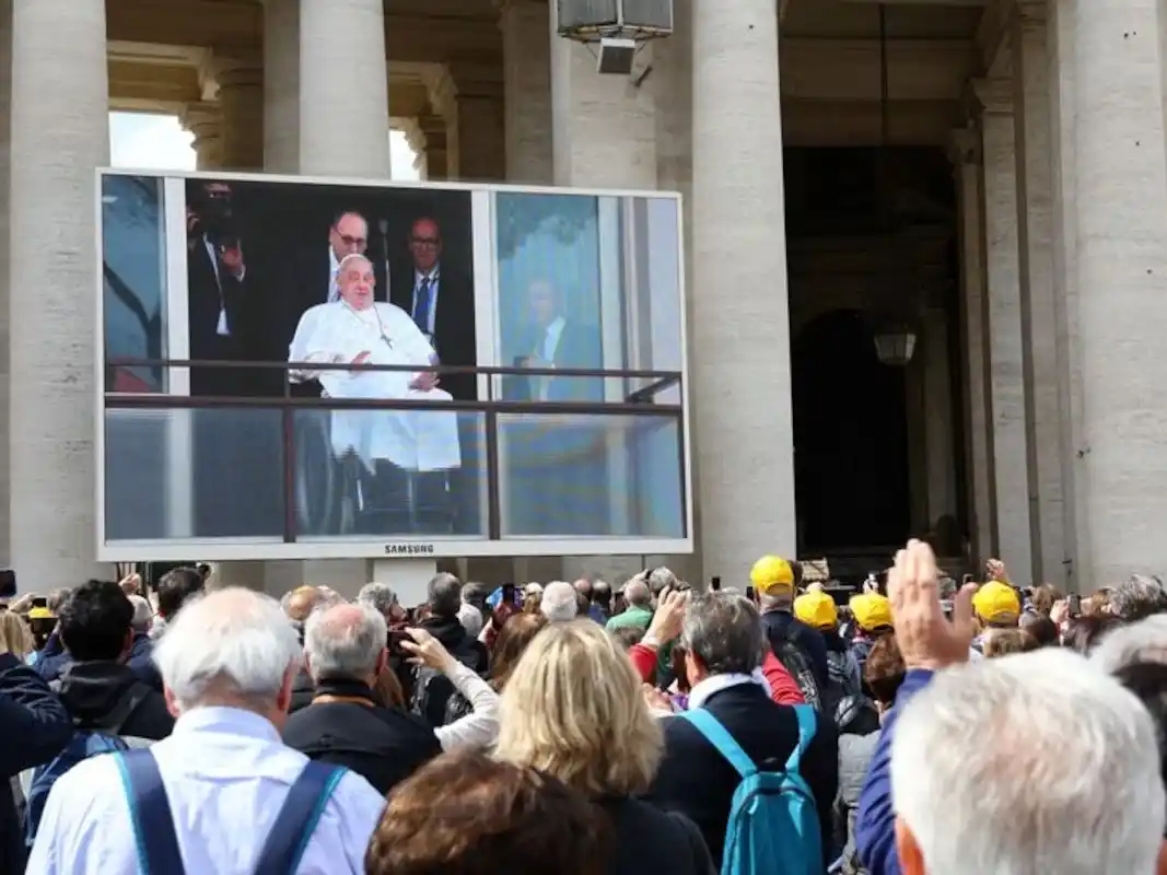 El Vaticano informó que el papa Francisco retomó algunas de sus actividades habituales