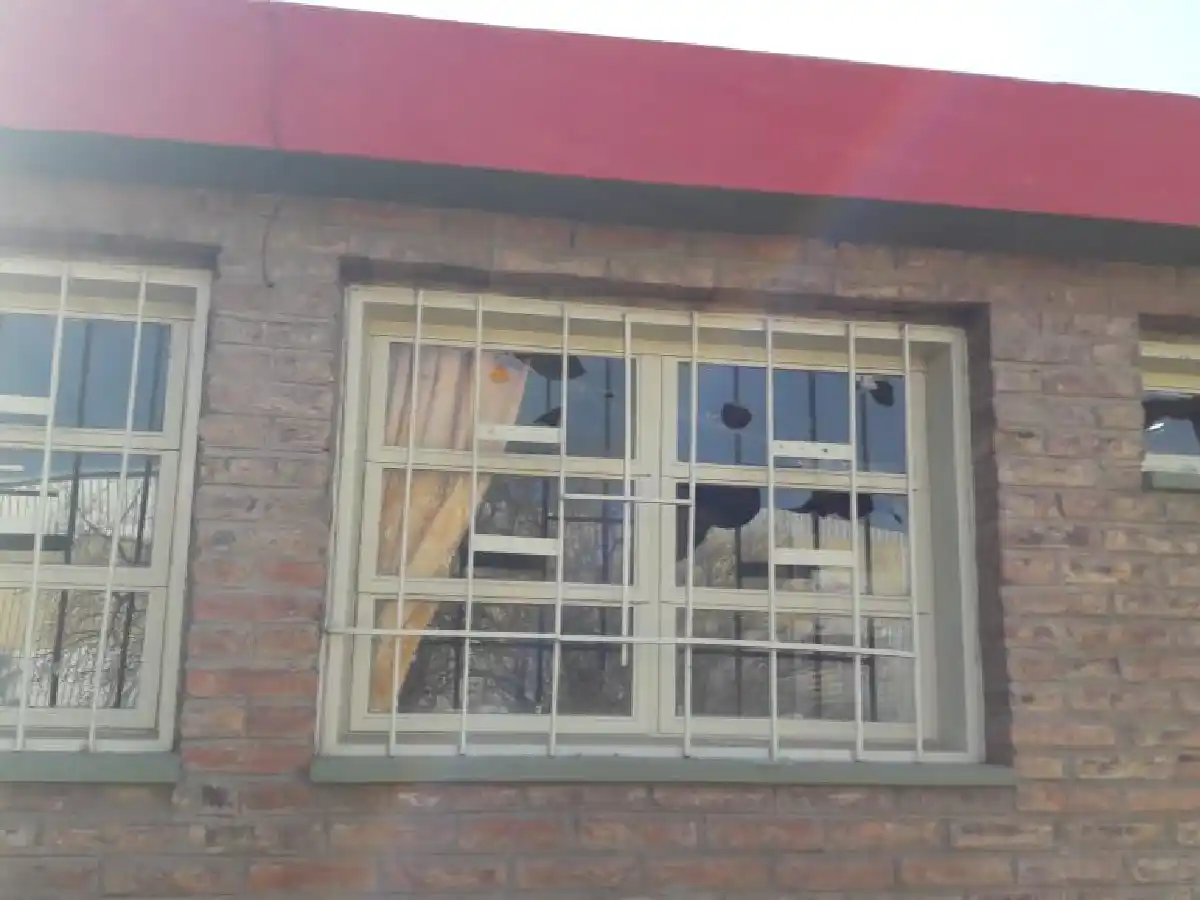 Repudiable ataque a una escuela de Frontera