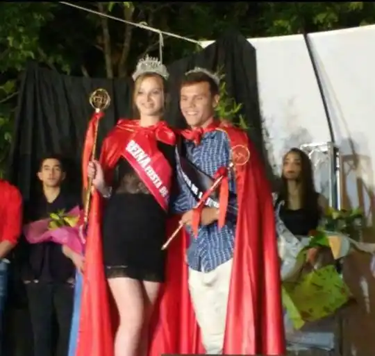 Franco Usinger y Jimena Wilhelm, soberanos de la Fiesta de la Juventud