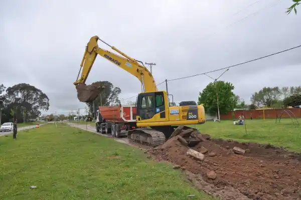 Comenzó la obra de repavimentación del boulevard Brazzola en el barrio Los Sauces