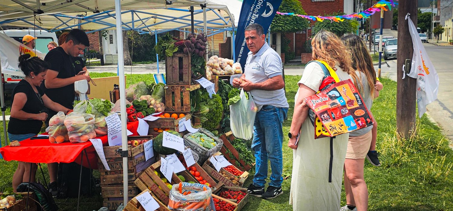 El Mercado ofrece productos a los vecinos de manera directa.