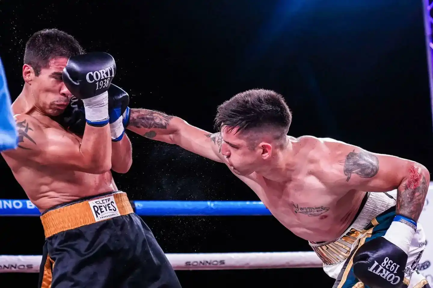 Facundo Rojas en el enfrentamiento de esta noche. (Foto: Boxeo de Primera)