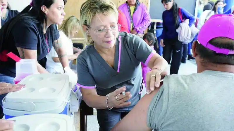 Los casos de coronavirus presentaron otra
disminución en el cierre de la semana que pasó