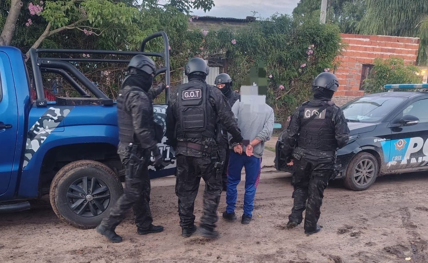 Cinco detenidos y secuestro de armas tras una decena de allanamientos