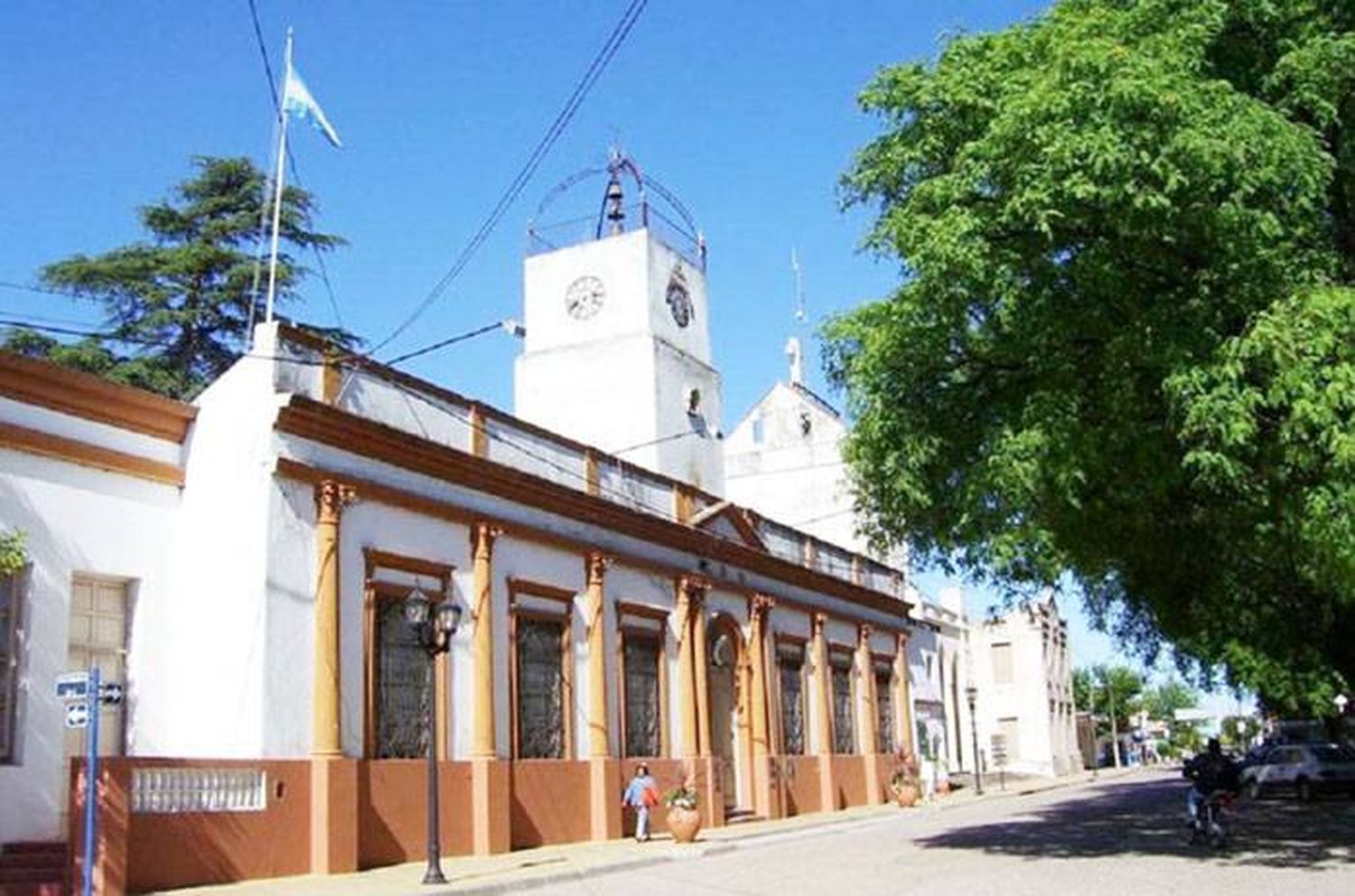 Piden informe por una fiesta autorizada por el intendente