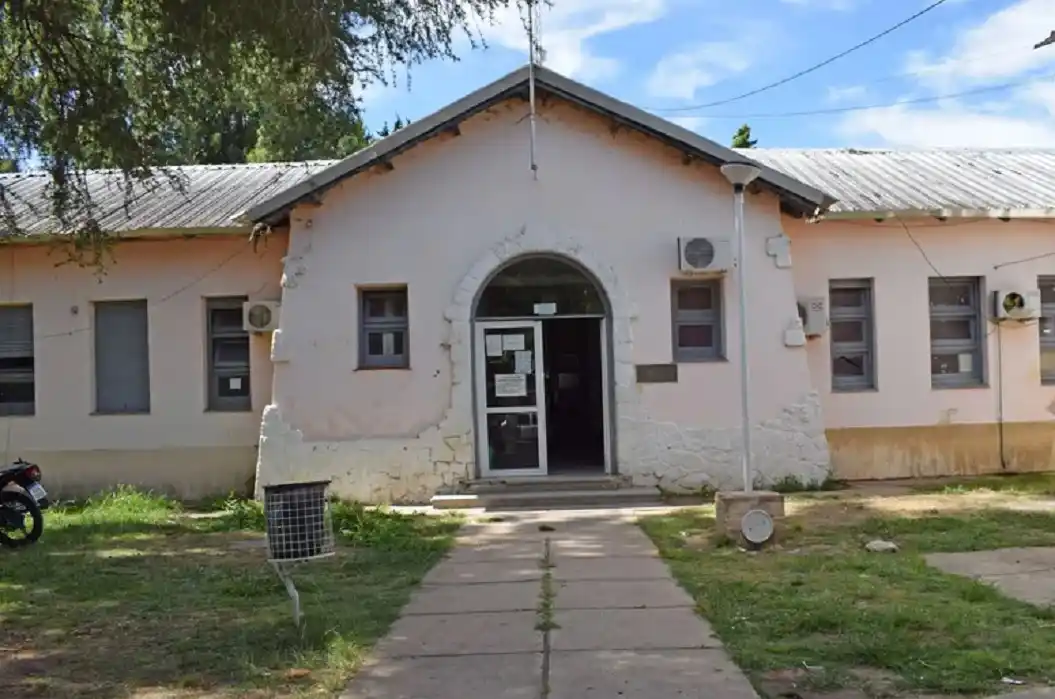 Un estudiante y un profesor terminaron hospitalizados después de una pelea callejera