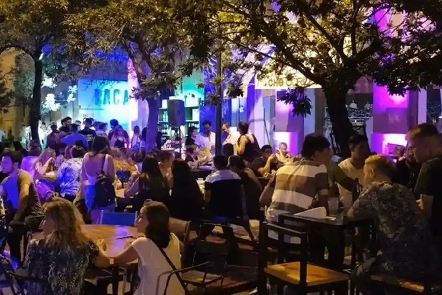  Pasaje Cabral: Feria y gastronomía para disfrutar al aire libre