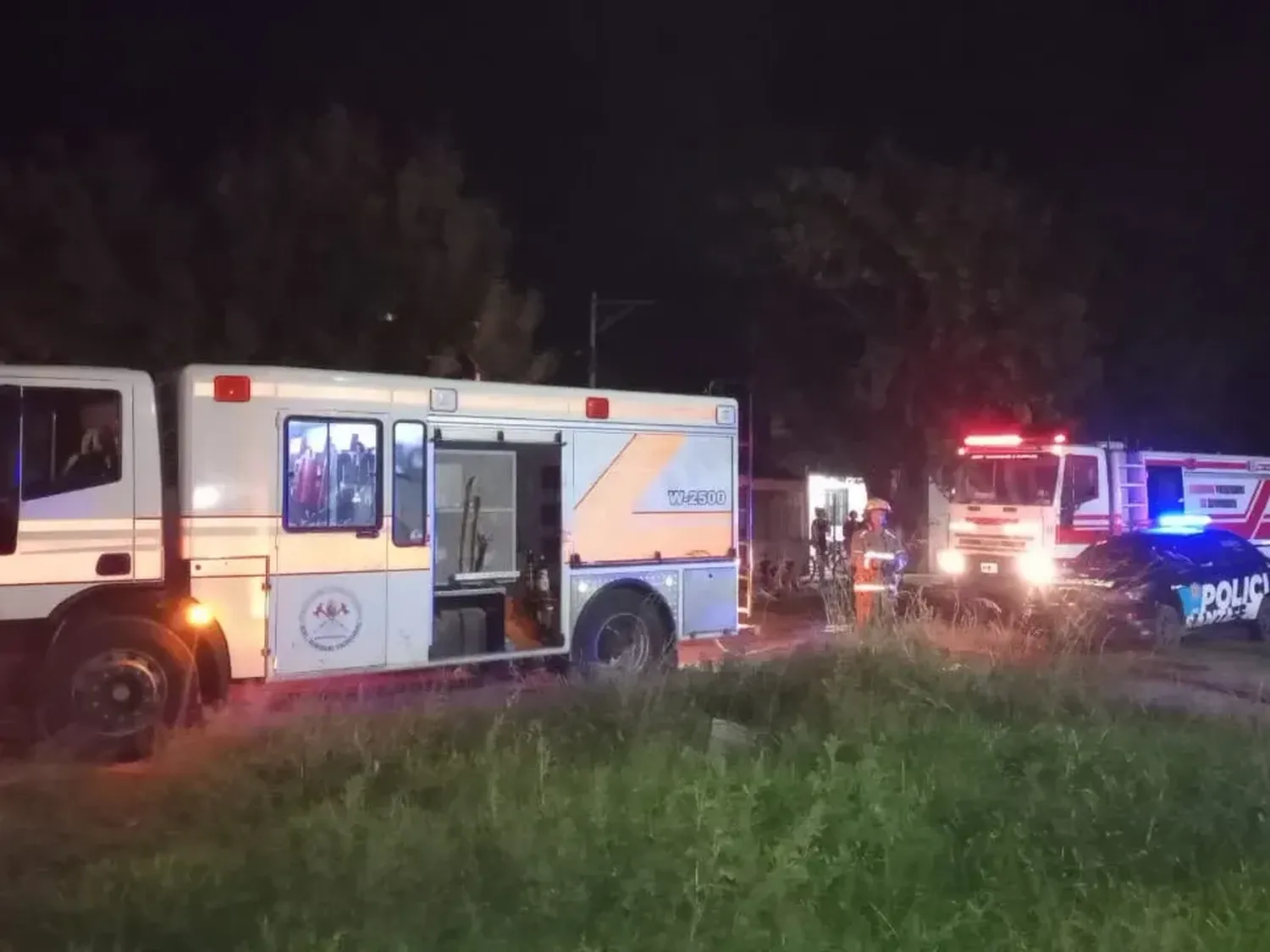 Dos dotaciones de bomberos trabajaron en el incendio de una vivienda