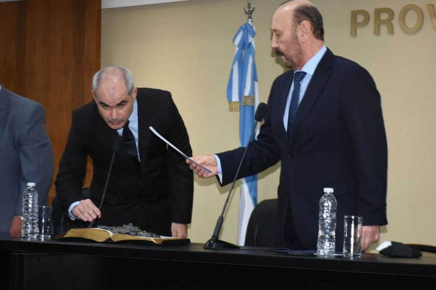 Insfrán tomó juramento al nuevo ministro de
la Producción y Ambiente, Alejandro García