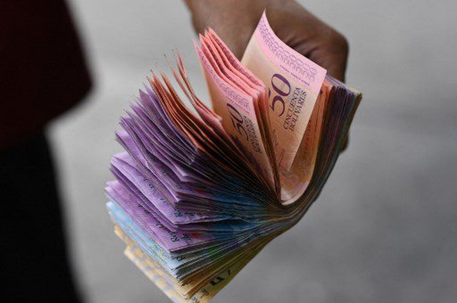 El BOLÍVAR DIGITAL una salida operativa, sin una solución estructural para la economía