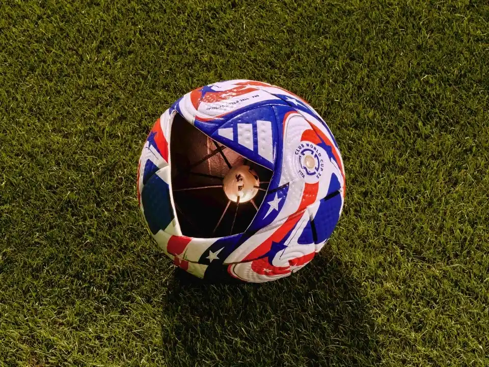 La pelota del Mundial de Clubes 2025 con más tecnología.Foto:FIFA