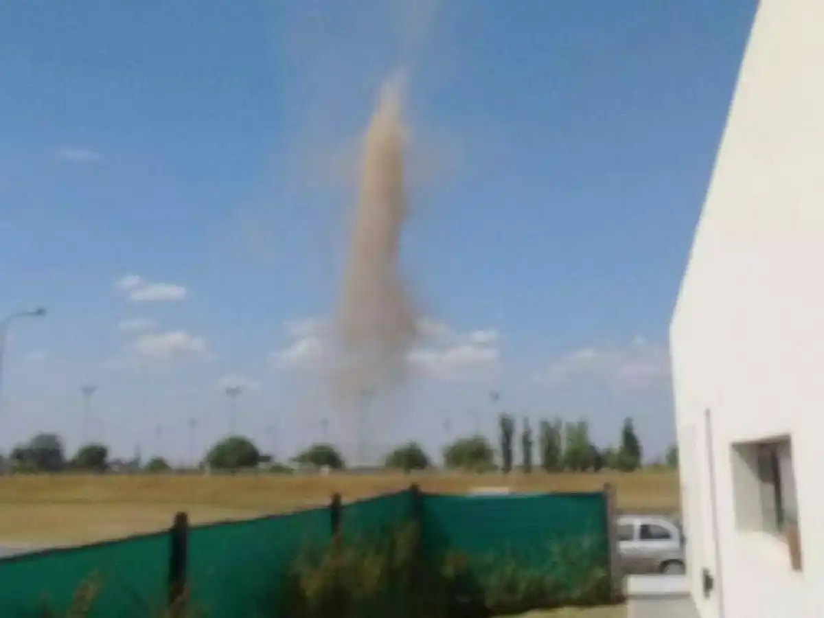  Torbellino asustó a vecinos en la zona de Carlos Paz