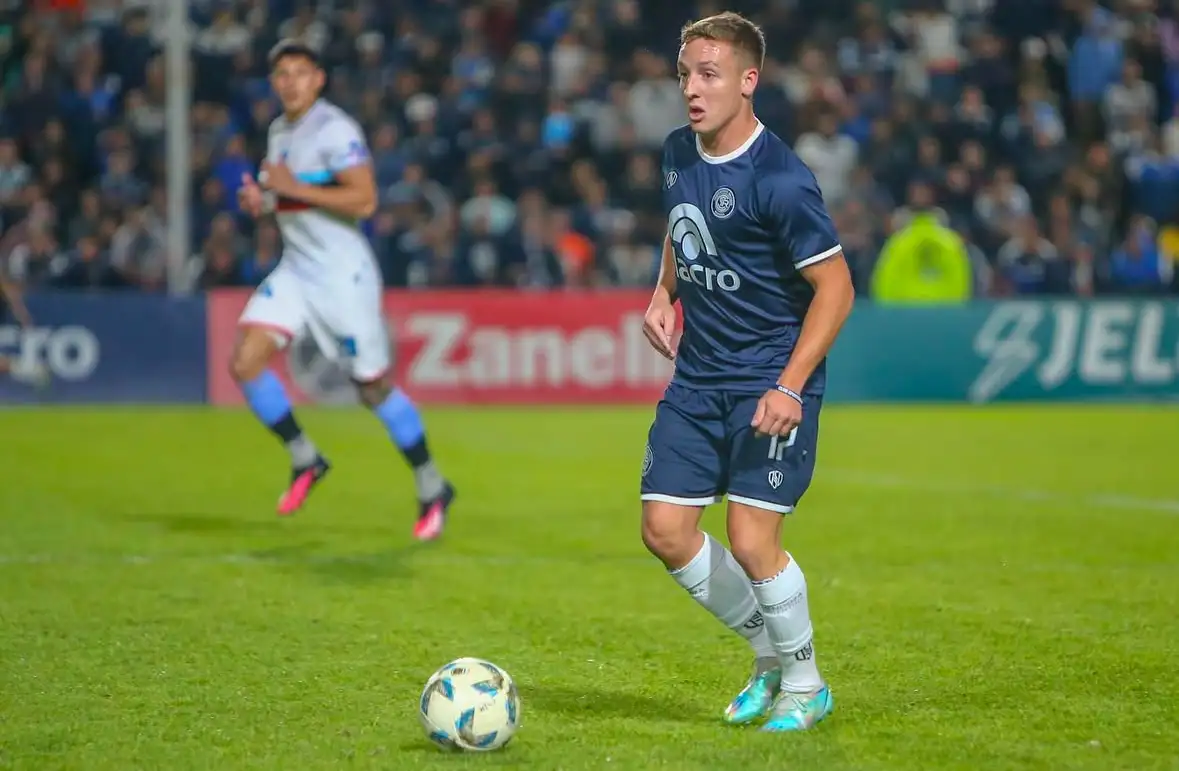 Julian Ascacibar, mediocampista y nuevo futbolista de Alvarado