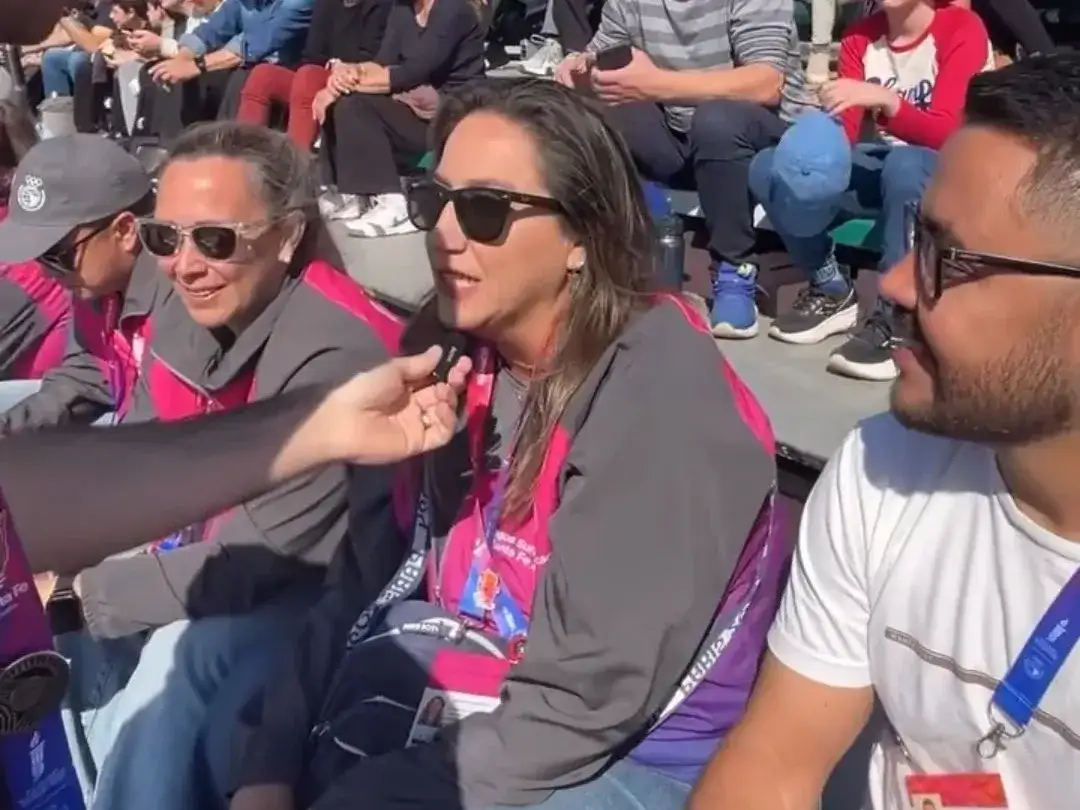 jueces viendo las finales del BMX Race.