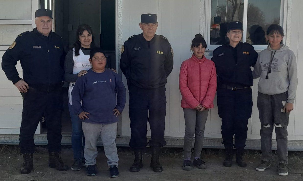 En contacto con compañeros de trabajo y personas de los barrios-