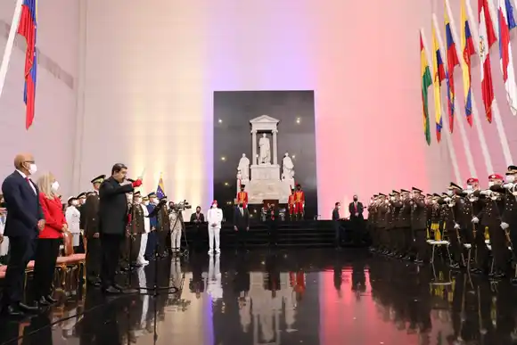 Maduro autoriza ascensos militares