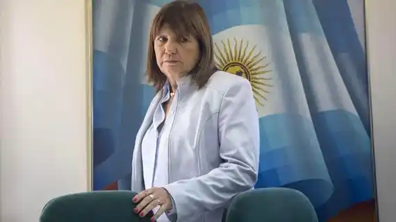 "Si Moyano quiere, que lleve los trabajadores a upa, pero vamos a cumplir el protocolo"