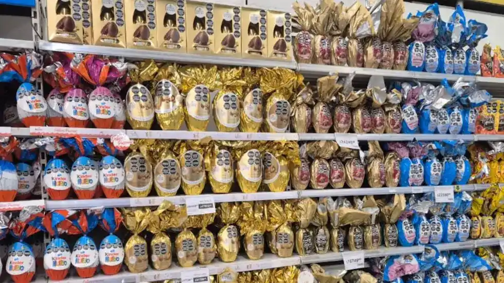 Ya las gondolas de los supermercados muestran gran variedad de huevos de Pascuas y precios.