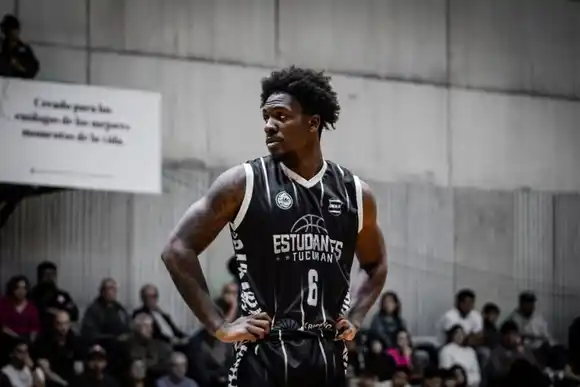 Quilmes cambió de extranjero: llega Darry Moore ante los problemas para traer a Garrett