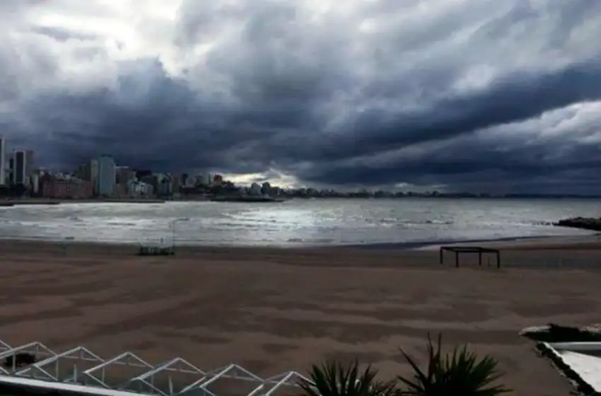 Chaparrones y fuertes ráfagas de viento a la tarde.