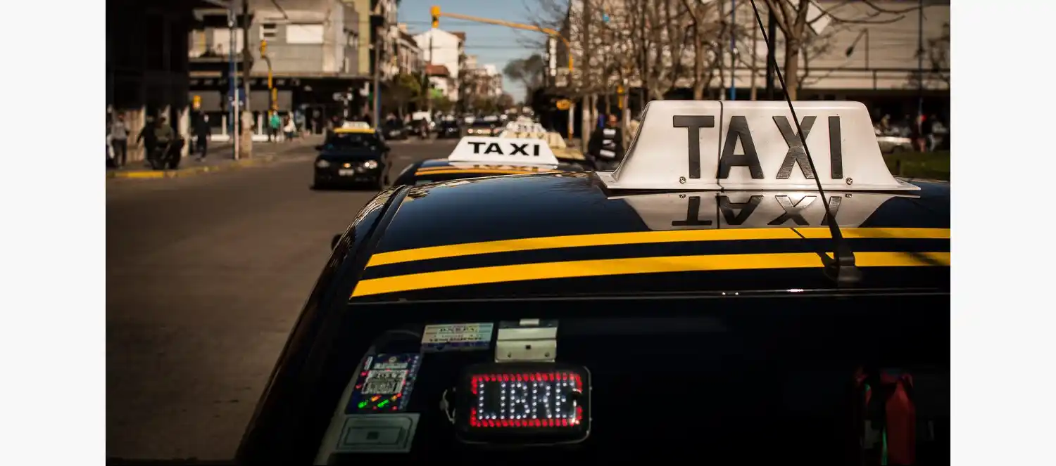 Disputa entre el Ejecutivo y taxistas por suba en la bajada de bandera