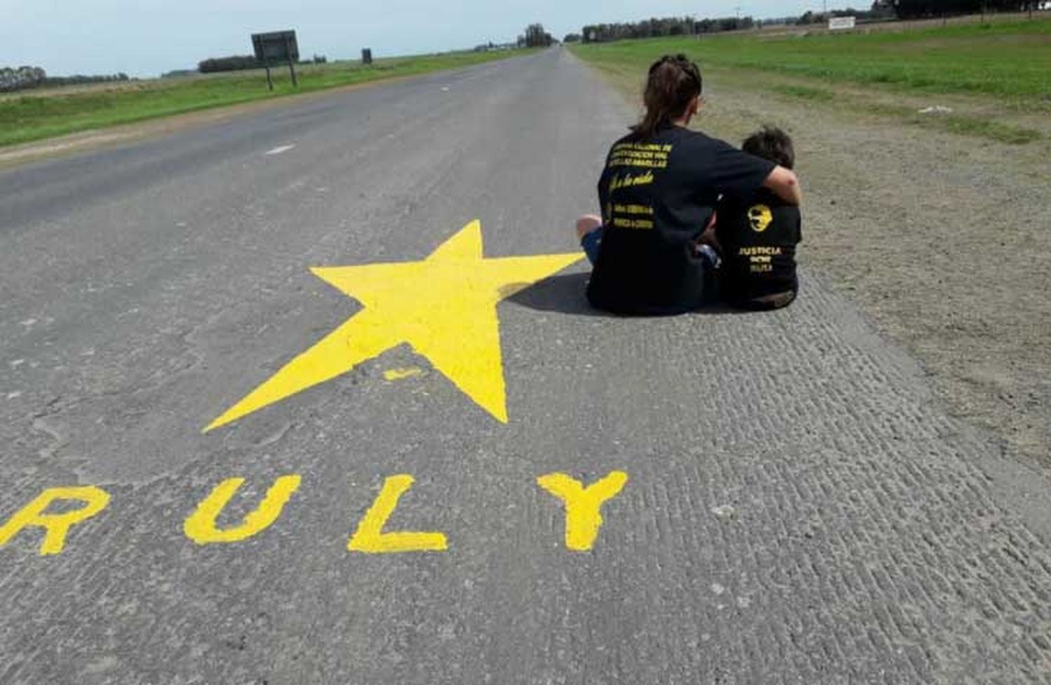 Repintaron una estrella amarilla en la ruta 228