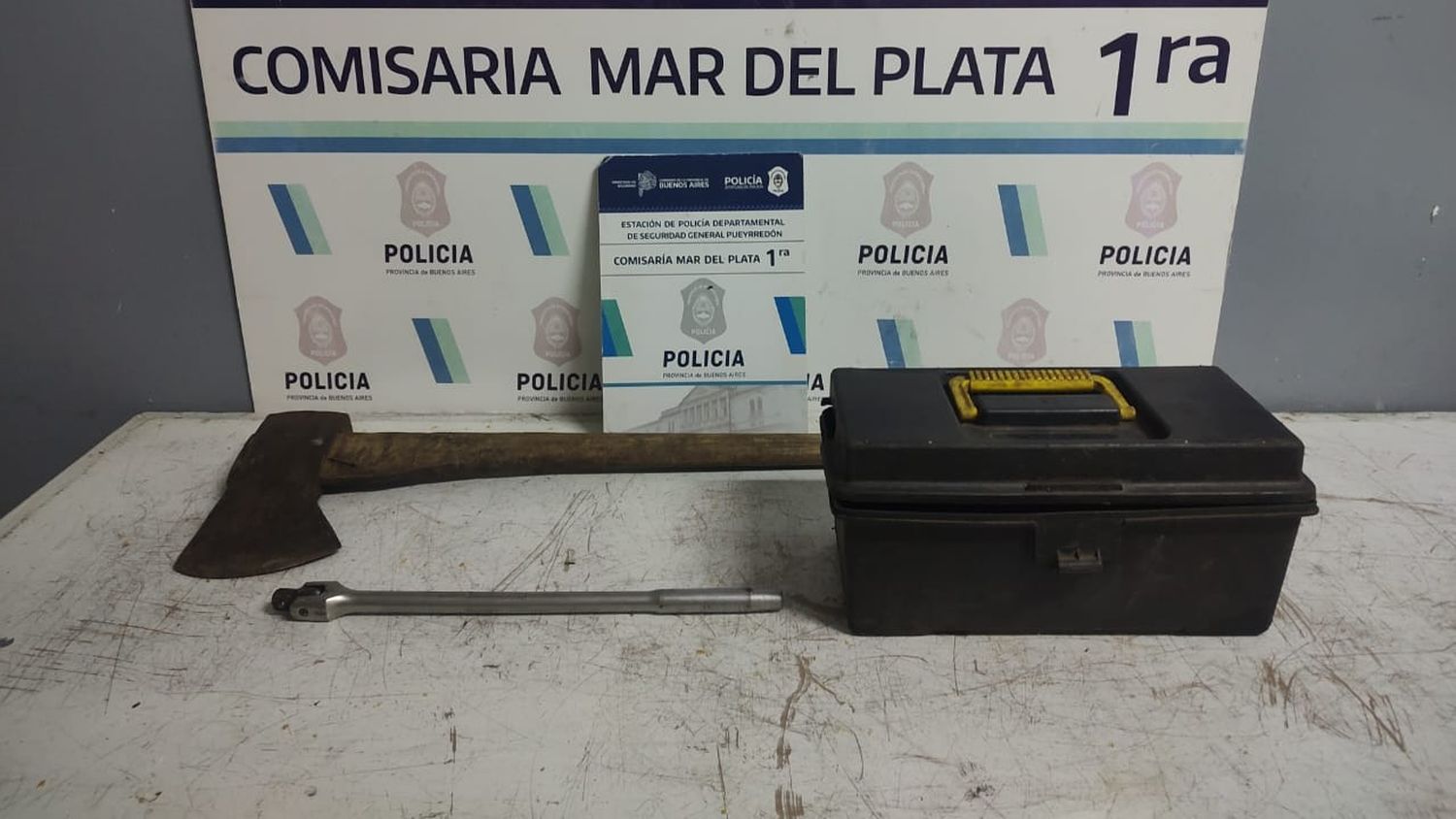 Detienen a un hombre armado con un hacha tras un robo en Moreno y San Luis