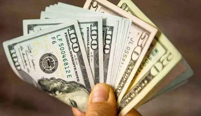 El dólar blue cerró  a $211 y es récord