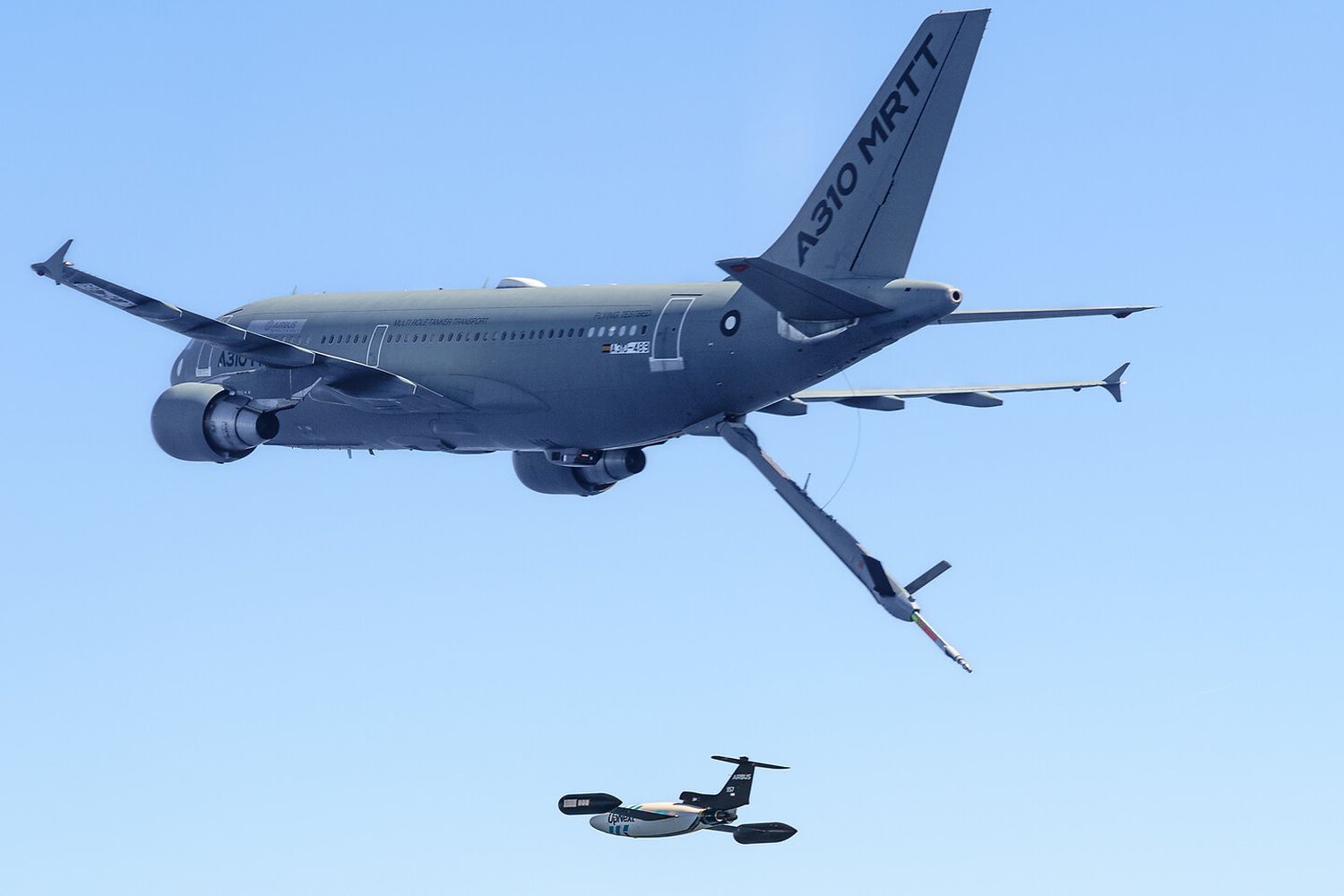 Airbus achieves in-flight control of a drone from an A310 MRTT