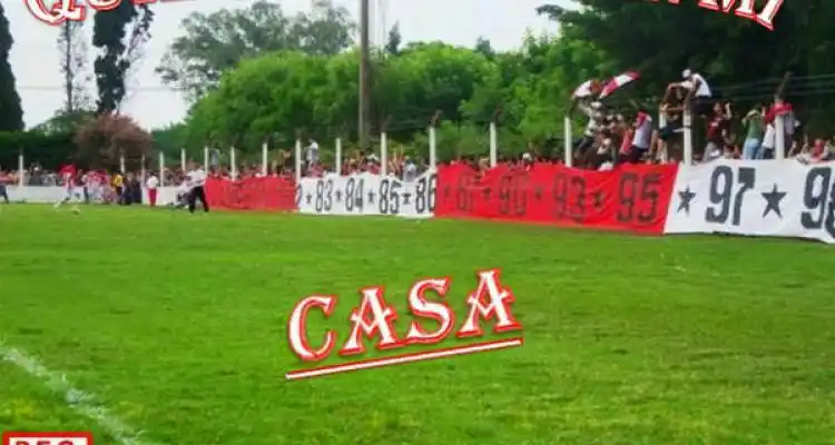 Fútbol: Hinchas de Paraná realizan campaña para jugar en su cancha
