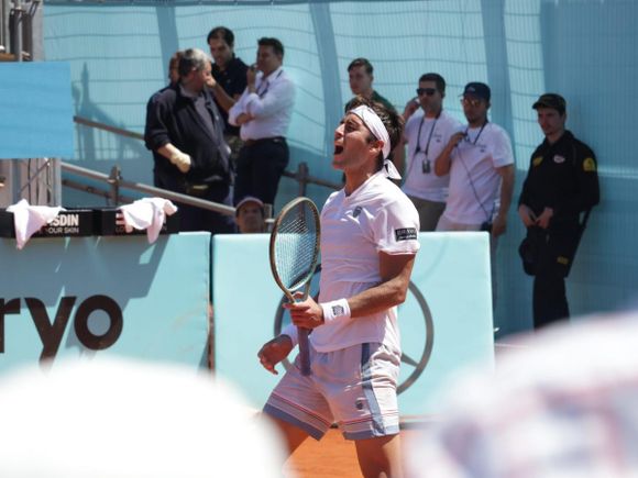 Etcheverry arrancó firme en Madrid con un triunfo de alto desgaste