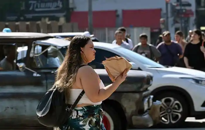 Alerta roja: sigue el calor sofocante y las lluvias llegarían el miércoles