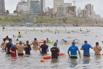 Doscientos aspirantes a guardavidas rindieron examen en la Playa Deportiva del EMDER