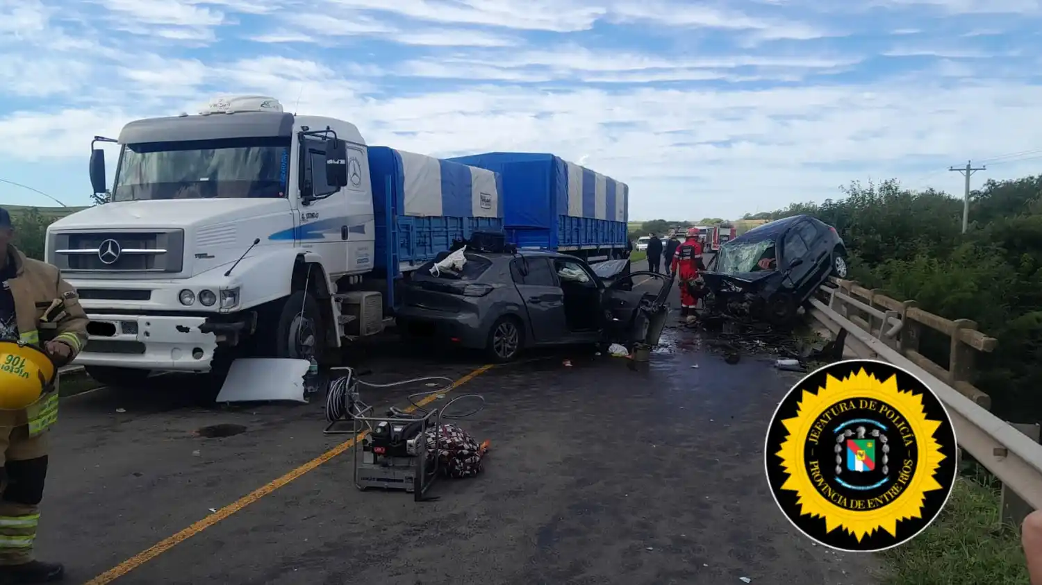 Trágico siniestro vial en Ruta 11: una mujer fallecida y dos heridos trasladados a Victoria