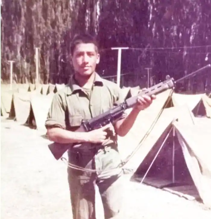 El soldado de Malvinas que le rogó a Dios que no lo dejara morir �Sdespacito⬝ tras ser sepultado vivo por una bomba