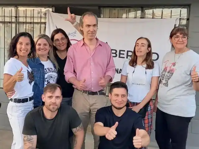 Candidatos a concejales y miembros del equipo de trabajo de La Libertad Avanza en Venado Tuerto.