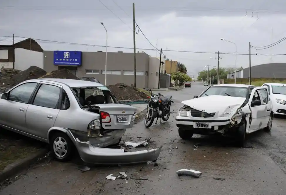 Tras un fuertísimo choque, un hombre debió  ser internado con traumatismo de tórax