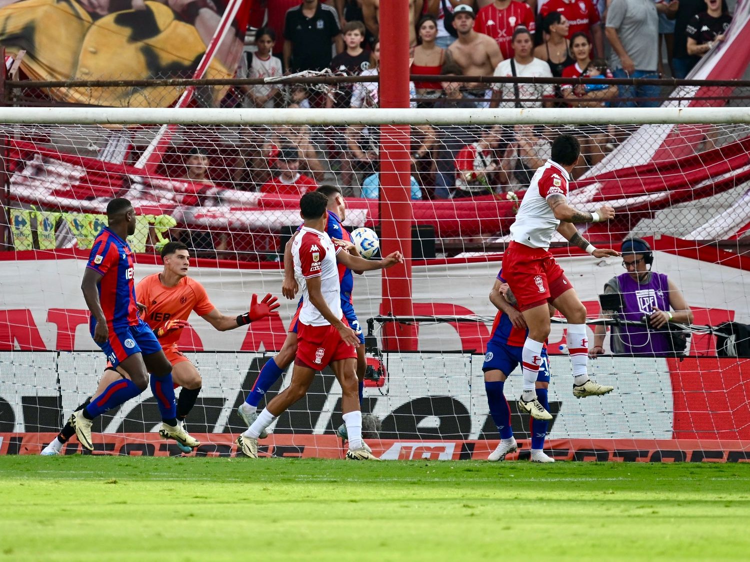 San Lorenzo dejó el invicto en el clásico ante Huracán