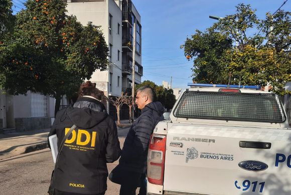 Intentó ingresar a una casa tras dañar una ventana y fue aprehendido