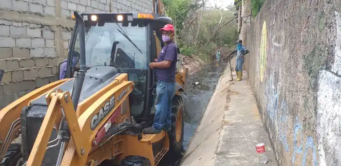 Drenajes-tapados-por-desechos-sólidos-