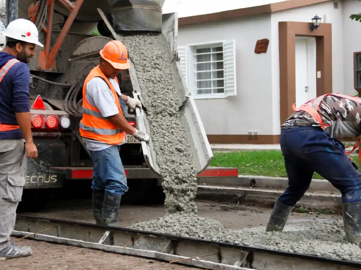 Avanza la pavimentación en barrio 20 de Junio