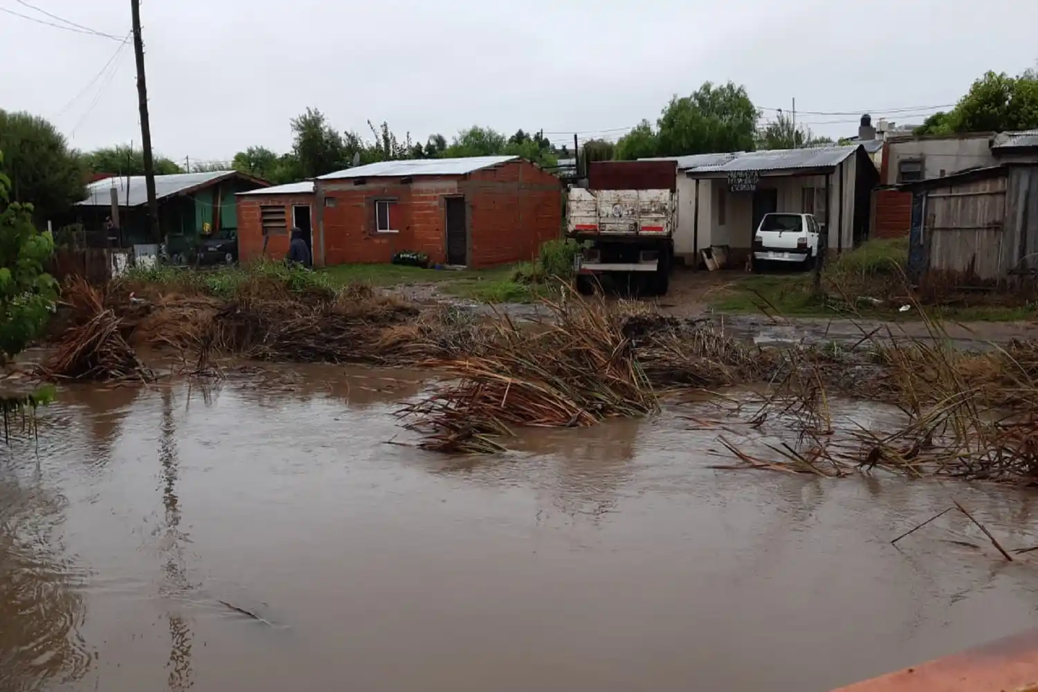 La provincia monitorea y brinda asistencia en distintos departamentos afectados por las intensas lluvias
