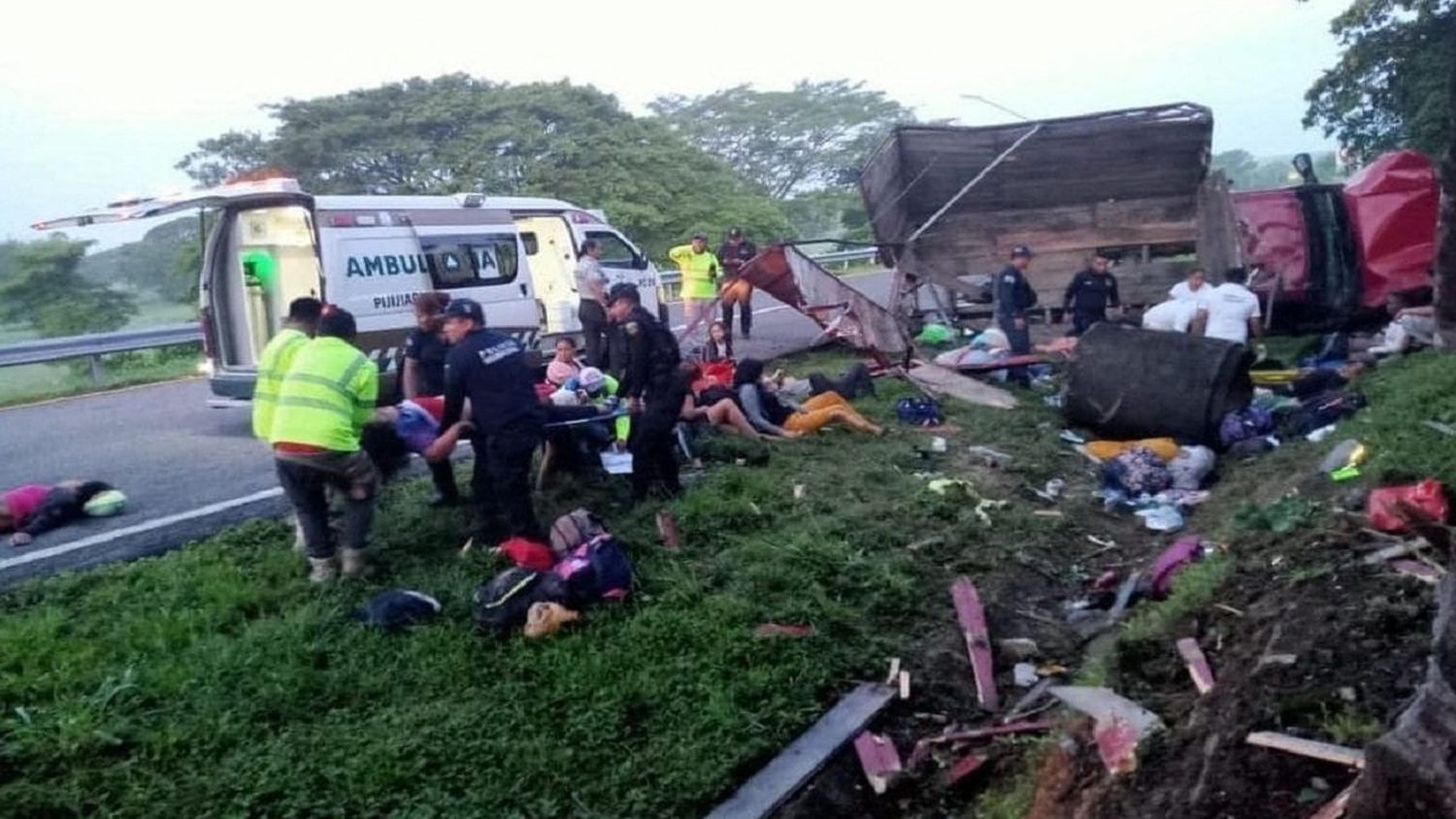 ¡OTRA TRAGEDIA! Unos 10 migrantes murieron tras otro aparatoso accidente en México