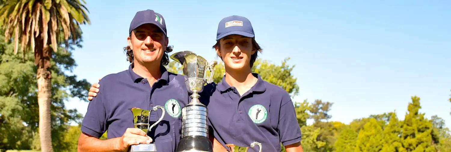Ramiro y Julio Goti, con el trofeo.