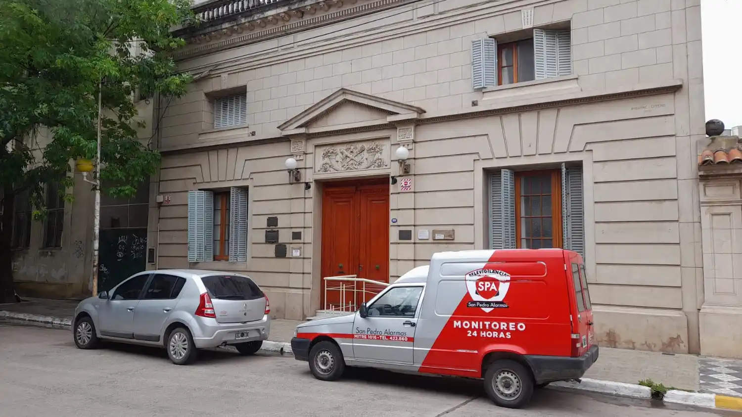 San Pedro Alarmas donó la instalación de alarmas para la Biblioteca Popular Rafael Obligado.