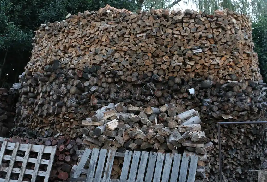 La madera para  calefaccionarse también aumentó  y está un 15%  más cara