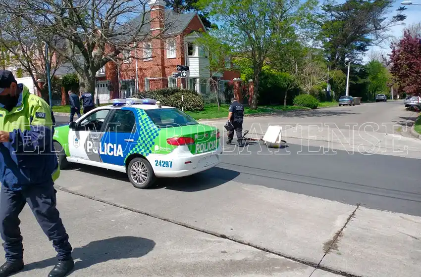 Un hombre debió ser hospitalizado tras un fuerte choque entre una camioneta y una bicicleta
