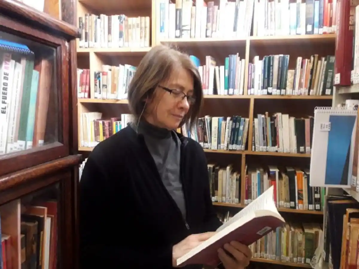 Día del bibliotecario: “Leer en papel es diferente a leer en web”
